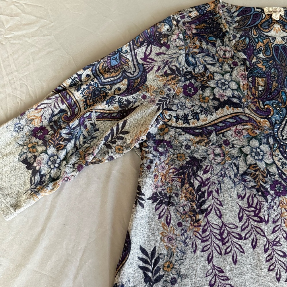 ONE WORLD Floral Boho V-neck Gray, Purple, Blue 3/4 Sleeve Blouse - Picture 5 of 14